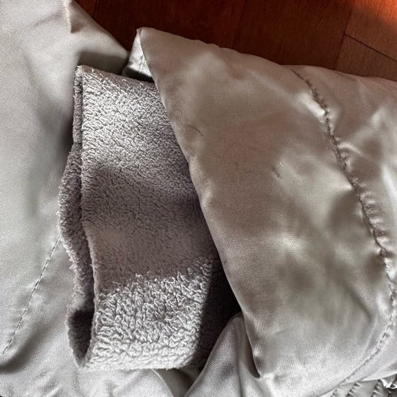 Lands End kids Girls long fleece lined jacket with removable fur hood (large) - Picture 5 of 12